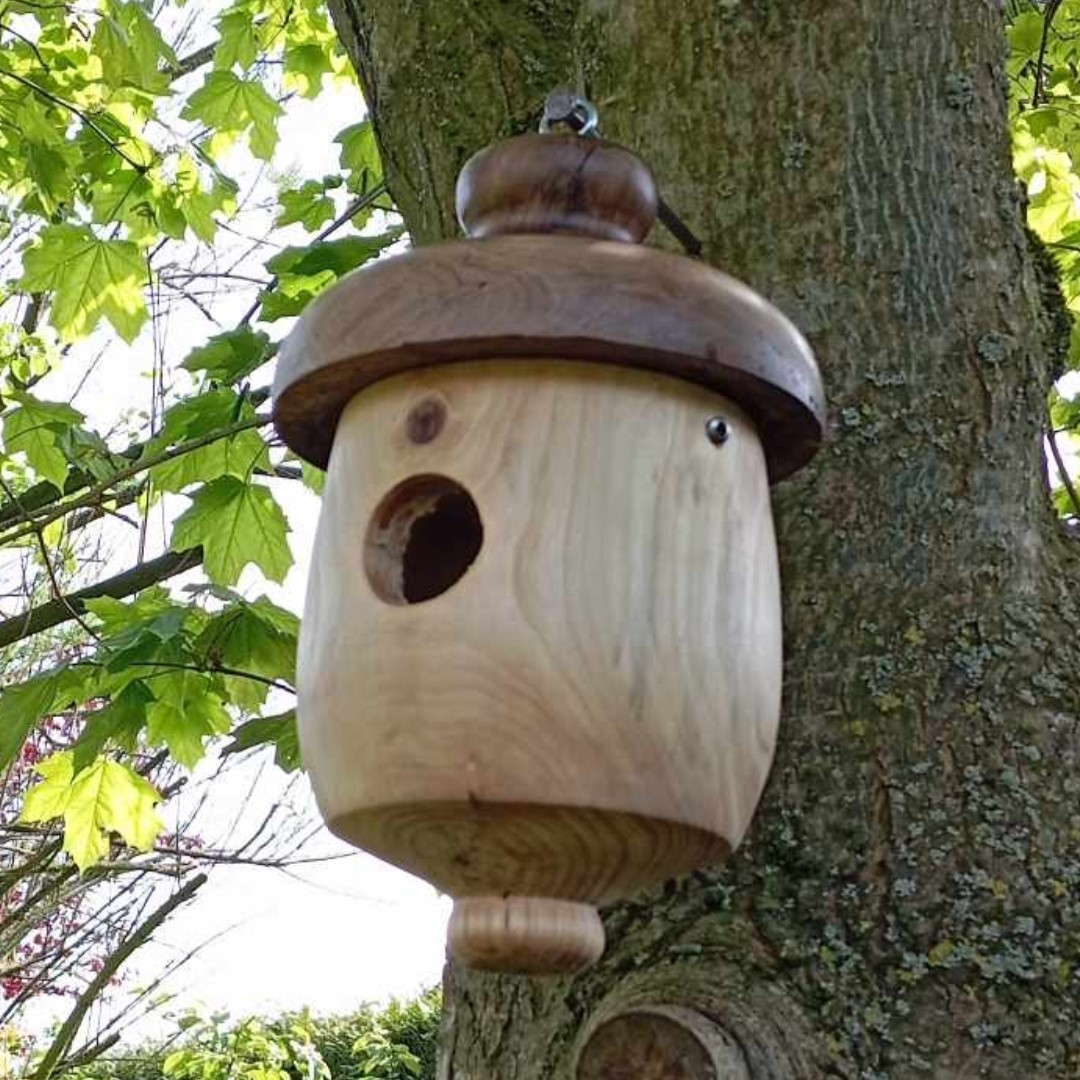 Nichoir à oiseau en bois tourné par Audrey Lamblin